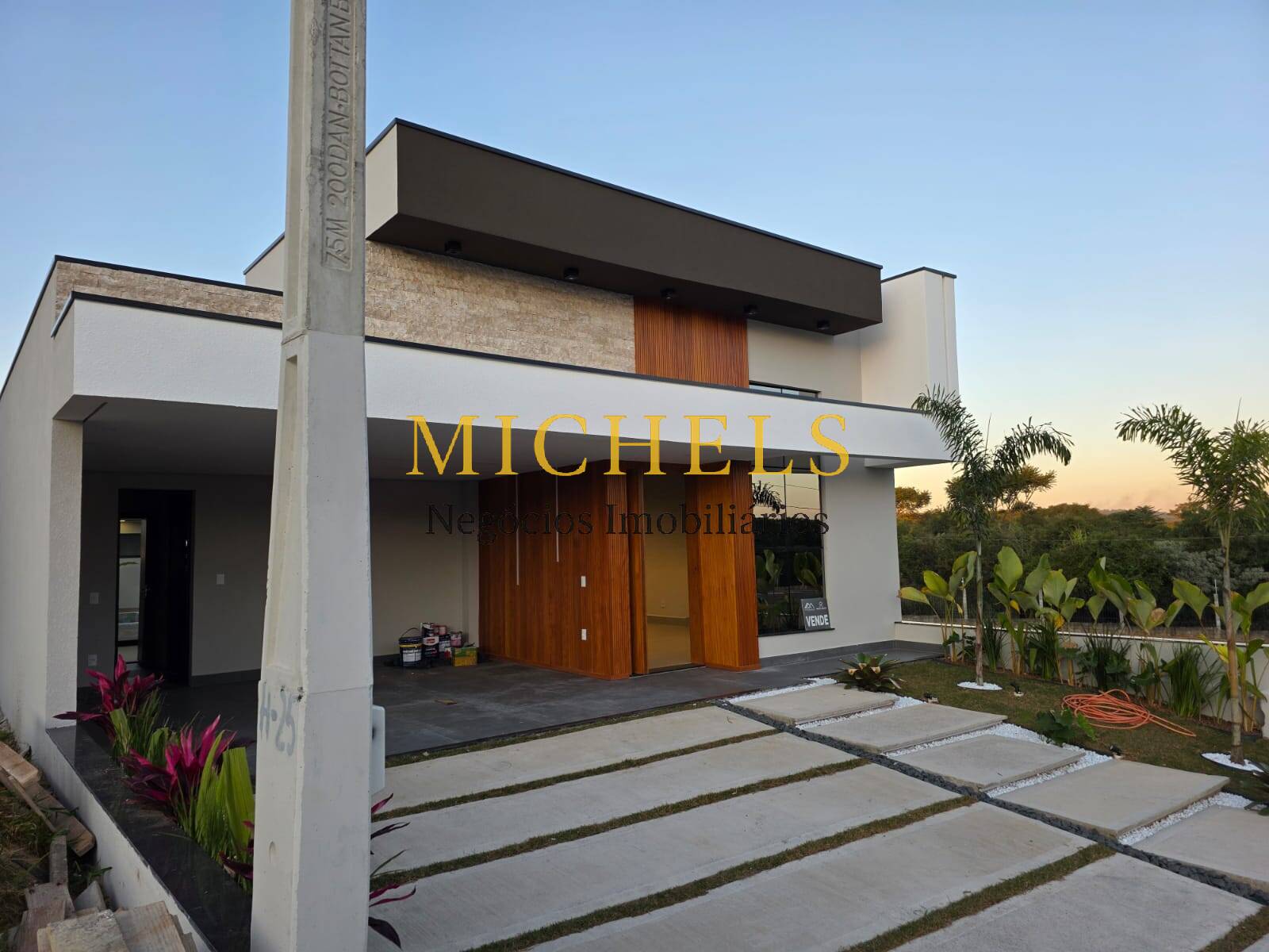 Casa, 3 quartos, 198 m² - Foto 1